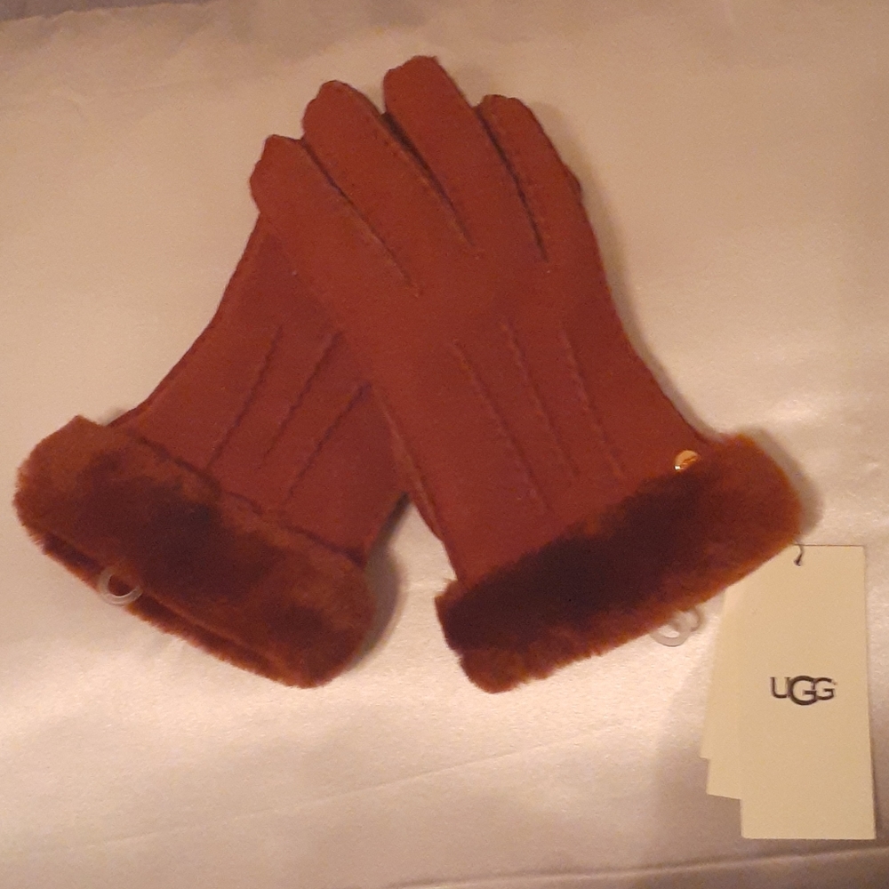 NWT UGG Shearling Sheepskin gloves